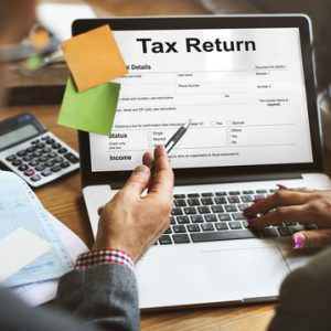 2 people talking income tax return