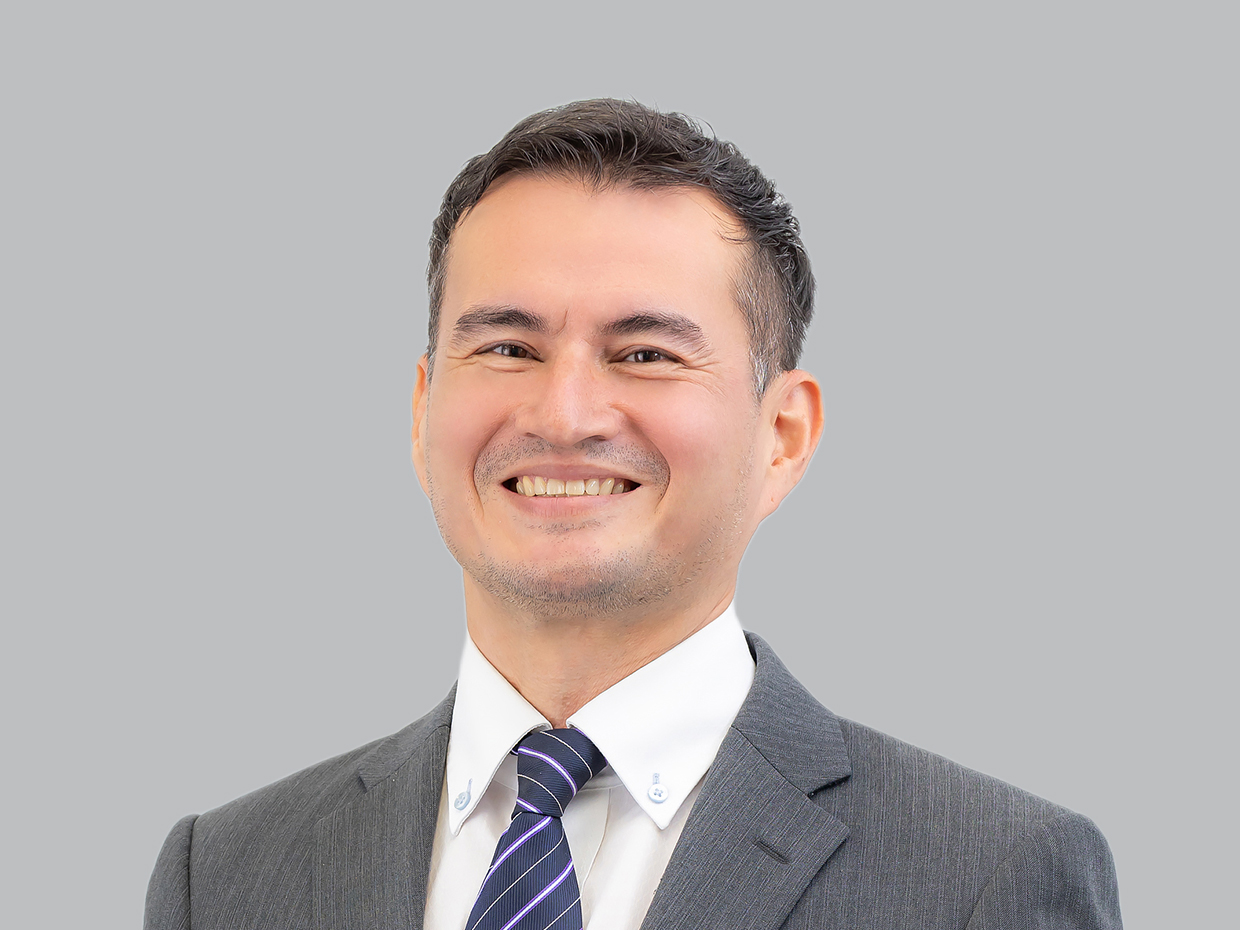 フラッシャール・ベルンハルド・美智男　Bernhard Michio Flasar